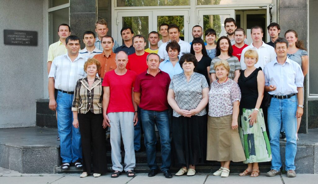 Співробітники відділу хімії біоактивних азотовмісних гетероциклічних основ Інституту біоорганічної хімії та нафтохімії НАН України, 2011р.