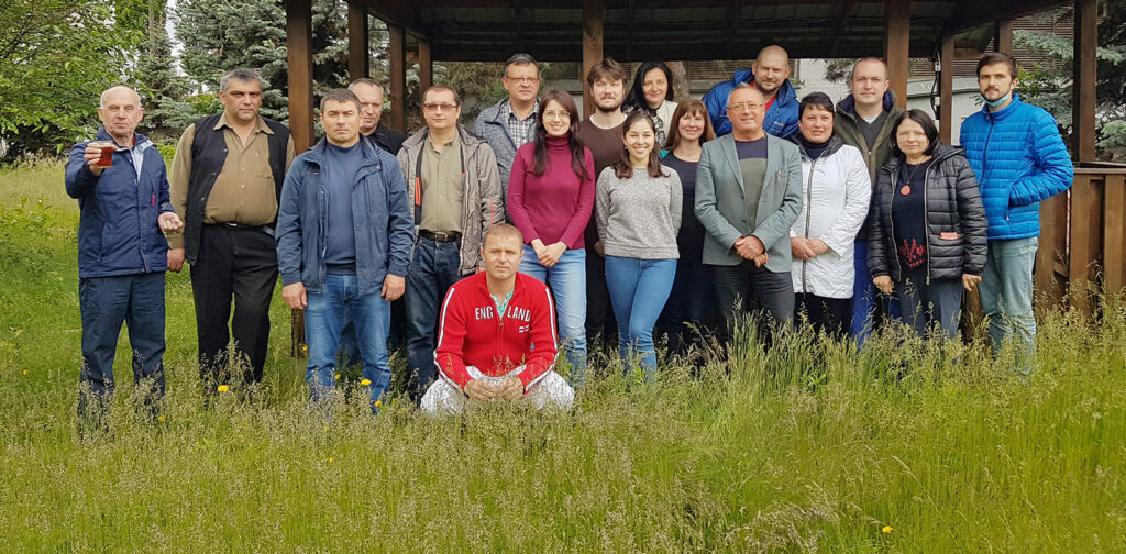 Співробітники відділу №2 біля альтанки на святкуванні Дня Хіміка 28.05.2020р.