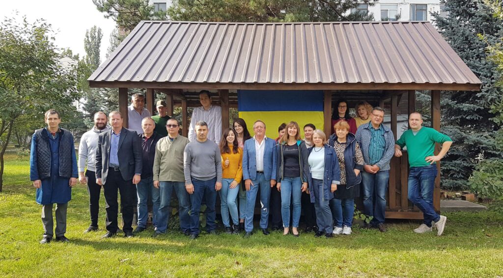 Співробітники відділу №2 біля альтанки на святкуванні Дня захисника України 13.10.2020р.